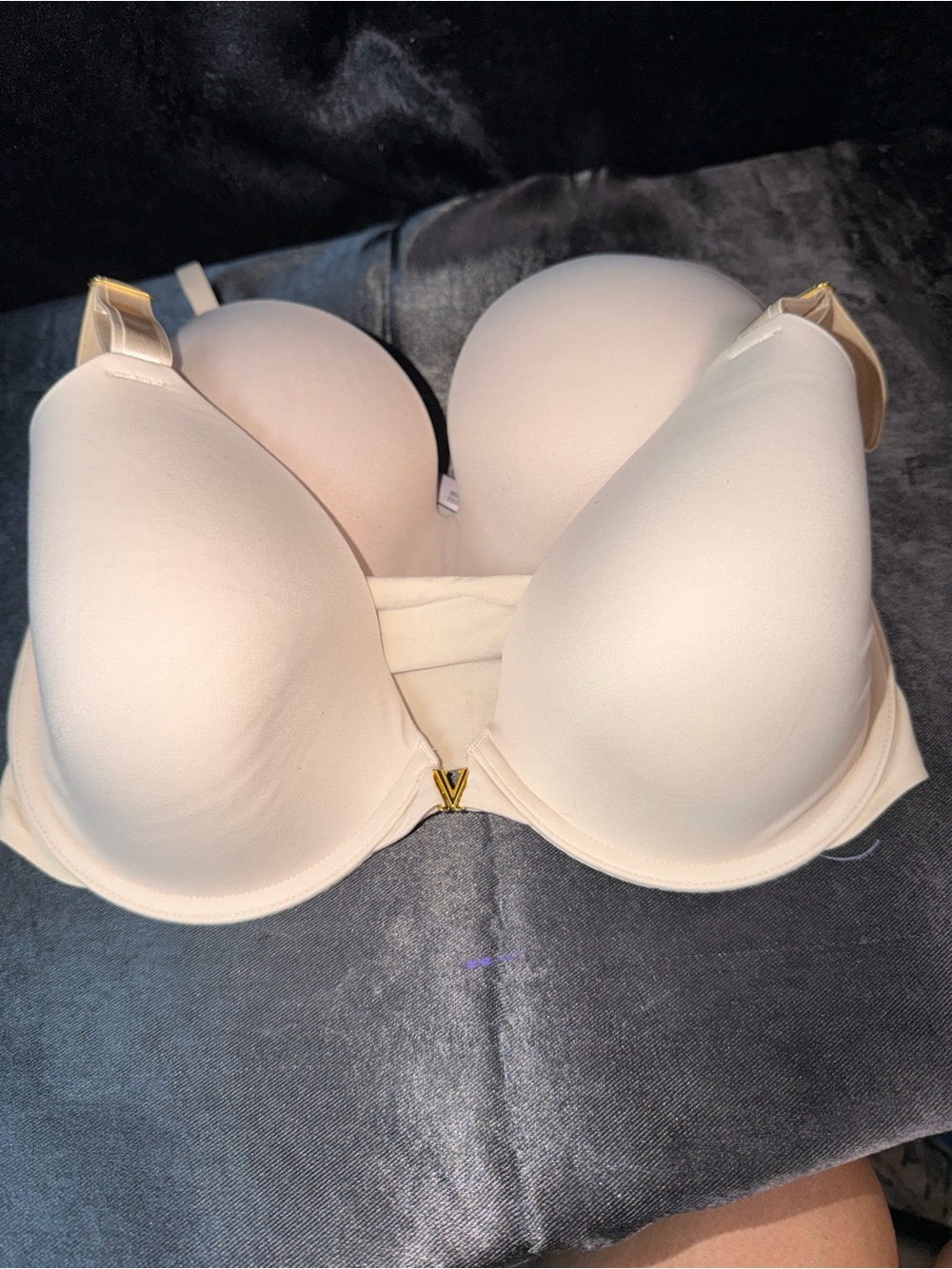 Victoria's Secret Light Nude Push-Up Plunge Bra